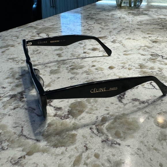 Celine Edge Sunglasses - LOOKING TO TRADE FOR DIFFERENT FRAME SIZE! - Picture 2 of 5